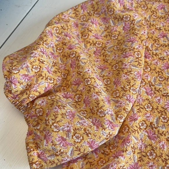 W5 Gold Floral Short Sleeve Babydoll Top with puff Sleeve Size M NWOT - Picture 4 of 9